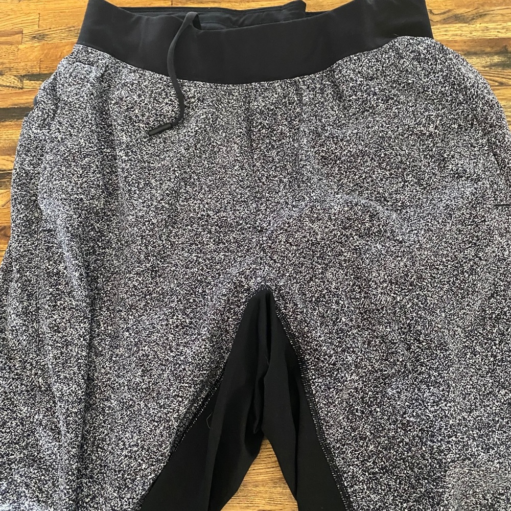T.H.E lulu lemon men’s shorts